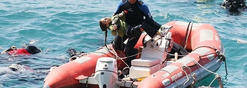 انقلاب قارب مهاجرين أمام جزيرة يونانية وفقدان 12 مهاجرا