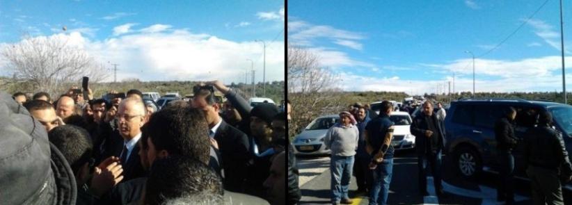 جنود الاحتلال يحتجزون موكب رئيس الوزراء