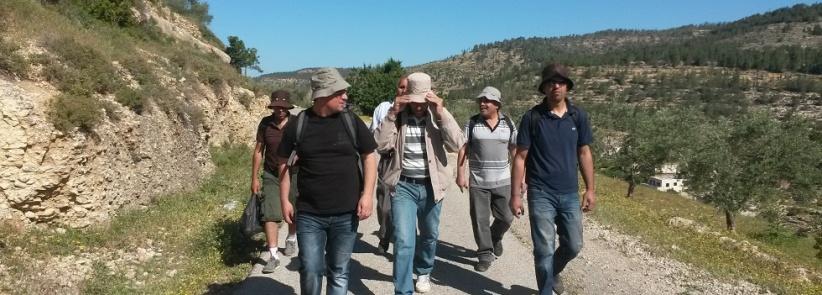 نشطاء:اسرائيل تخطط لاقامة جسر معلق في اراضي المخرور