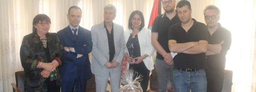 رئيسة بلدية بيت لحم تستقبل محافظ محافظة بوليا في دار البلدية