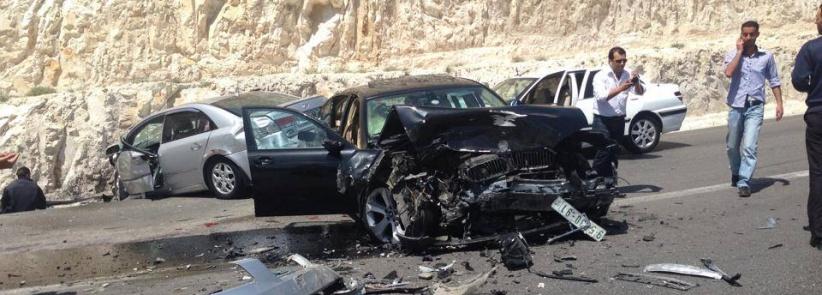 بالصور : حادث سير مروع على طريق واد النار