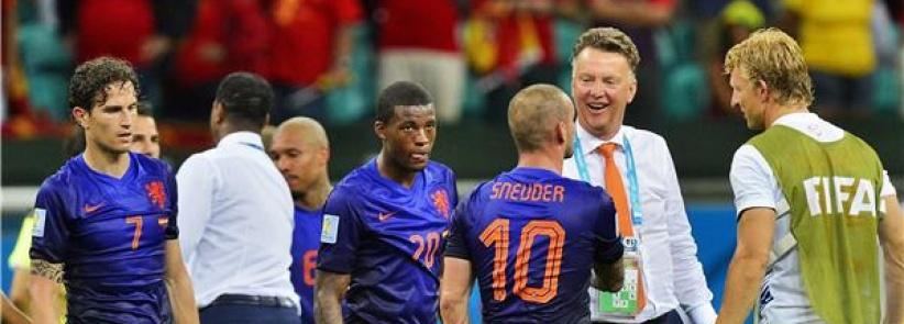 هولندا تستبيح اسبانيا 