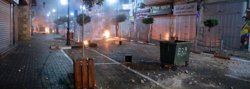 الشرطة تقبض على 17 شخصا ممن شاركوا في الاعتداء على مركز شرطة رام الله