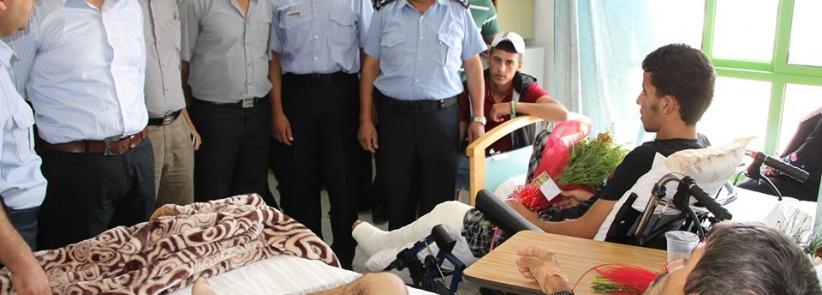 بالصور :- الشرطة وحركة فتح تطمئنان على جرحى العدوان الإسرائيلي على قطاع غزة