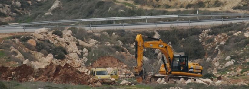 الاحتلال يجرف اراضي زراعية غرب بيت لحم