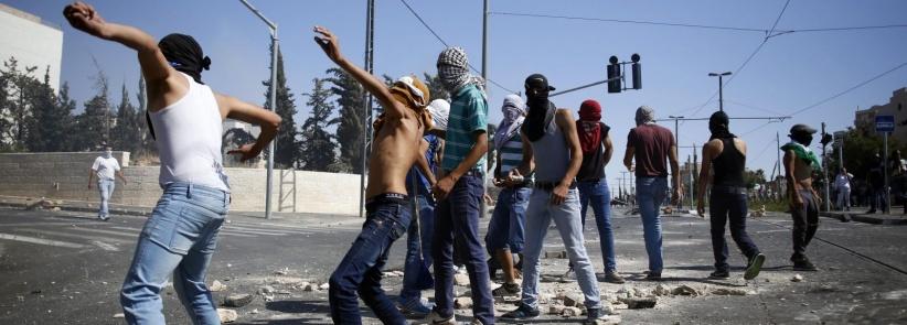 مواجهات واصابات في القدس والاحتلال يعزز قواته