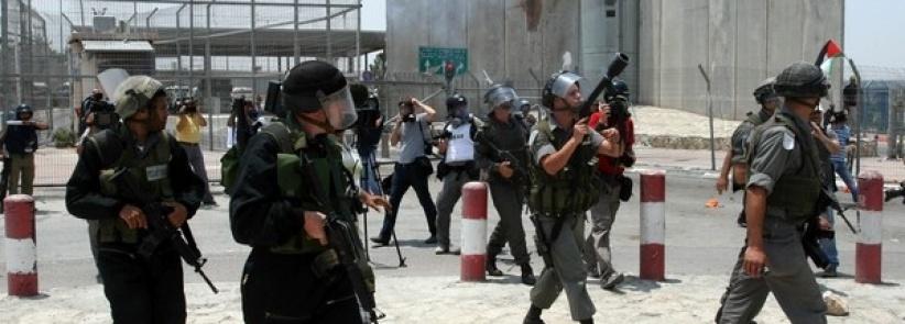 مستوطن يطلق النار بالقرب من حاجز حزما