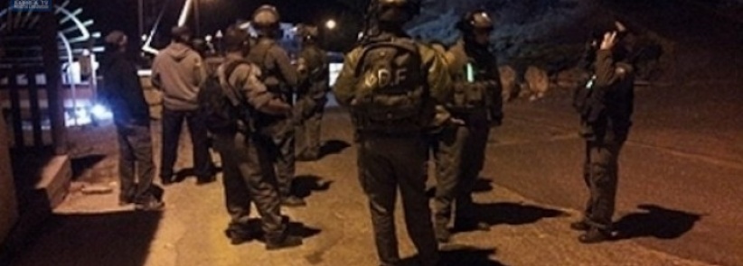 بيت لحم : الاحتلال يعتقل شابا ويسلم آخر بلاغا لمراجعة مخابراته