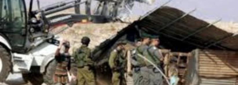 بيت لحم: الاحتلال يخطر بهدم 'بركس' وإيقاف البناء بثلاثة منازل