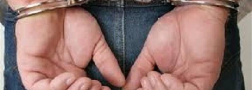 القبض على شخص انتحل شخصية مواطنة وشهر بها عبر (الفيسبوك) بالخليل