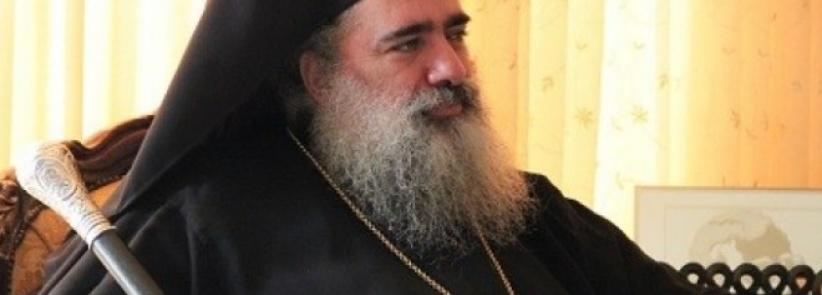 الاحتلال يعتقل المطران عطاالله حنا خلال مسيرة احتجاج امام كنيسة البركة