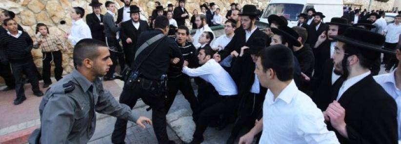 شرطة الاحتلال تعتقل مواطنة تصدت لاقتحام المستوطنين للأقصى