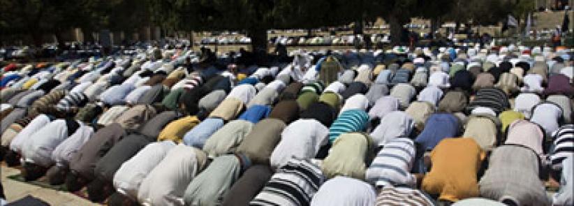 350 ألف مصلٍ يؤدون الجمعة بالأقصى