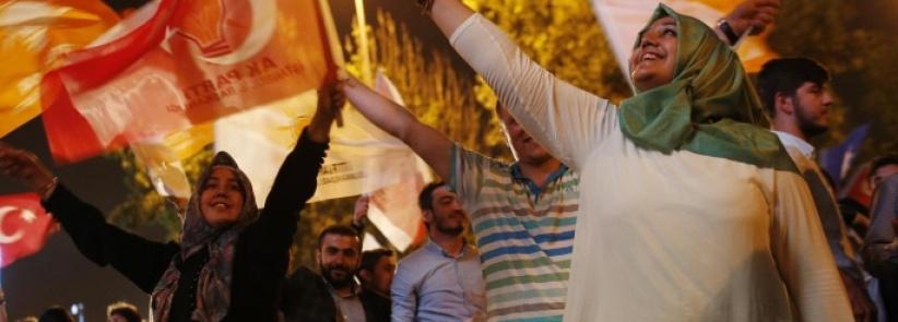 العدالة والتنمية بلا أغلبية مطلقة ودعوات بتركيا لاقتراع جديد