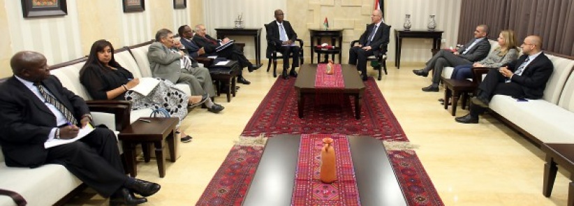 الحمد الله يبحث مع المبعوث الرئاسي الجنوب افريقي للشرق الأوسط آخر التطورات السياسية