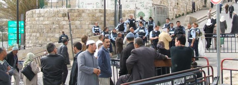3 آليات لنقل الموطنين “بالحافلات ” من مدن الضفة الغربية الى ” المسجد الاقصى المبارك “