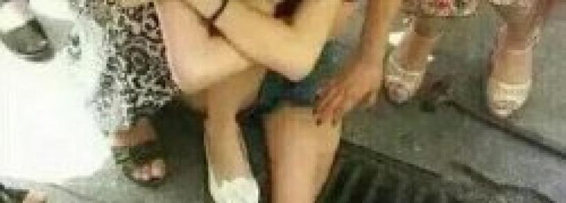 (صــورة) صينية تعلق داخل مصرف مياه لانشغالها بهاتفها المحمول