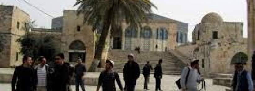 مستوطنون يقتحمون الاقصى وتحذيرات من اقتحامات واسعة بعد غد