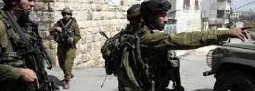 قوات الاحتلال تعتقل والدة أسير جنوب الخليل