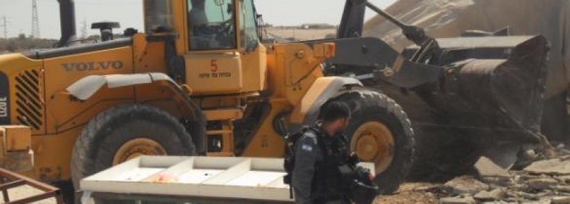 الاحتلال يهدم 'بركسا' ويعتقل مواطنا شرق بيت لحم