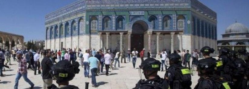 قوة عسكرية نسائية تقتحم الأقصى لقمع المرابطات