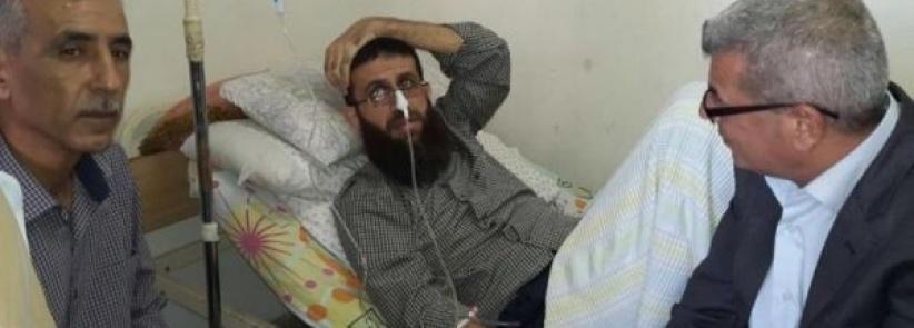 قراقع يزور عدنان وعائلة الأسير المضرب عدي ستيتي