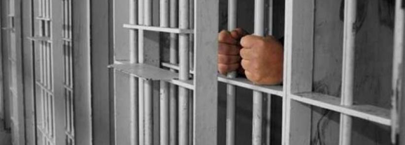 الاحتلال يواصل عزل أسرى في سجن 