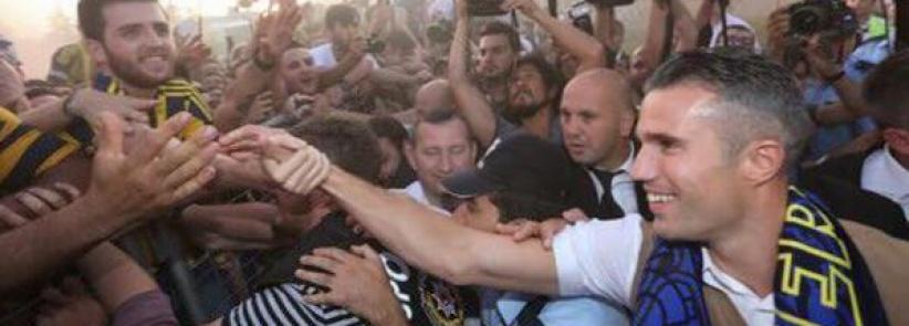 فان بيرسي: فان غال لم يكن عادلا معي