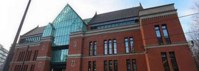 السجن لبريطاني اجبر ابنته على الزواج في عيد ميلادها الـ 14