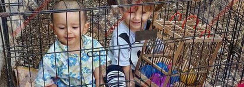 ام سوريا تعيش في لبنان تسجن طفليها في قفص: القصّة الكاملة بالصور...