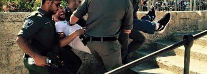 جنود الاحتلال يعتدون بالضرب على شاب مقدسي