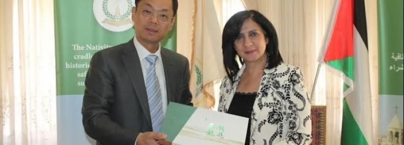 السفير الصيني يزور بلدية بيت لحم ويبدي رغبته الشديدة في التعاون المشترك