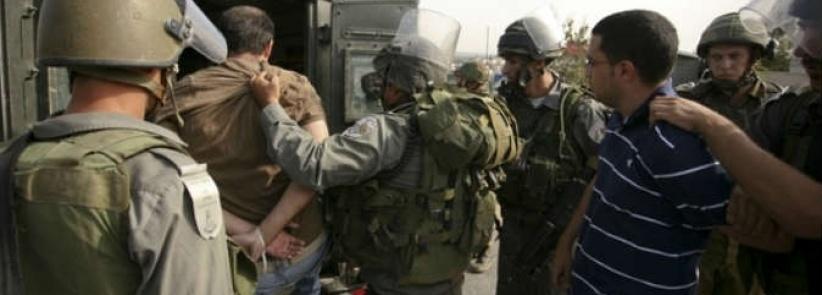 الاحتلال يعتقل مواطنين وطفلا من الخليل