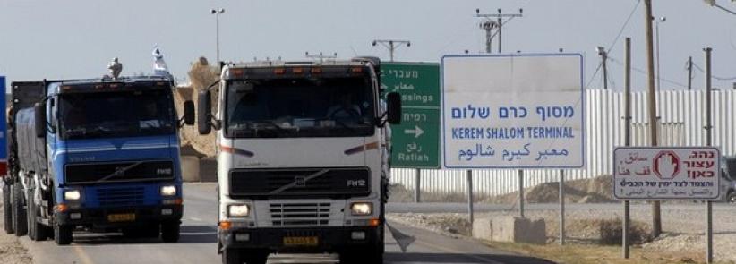 300 شاحنة لغزة عبر معبر كرم ابو سالم