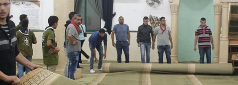 المجموعات الكشفية في بيت لحم تشارك بعمل تطوعي في مسجد عمر