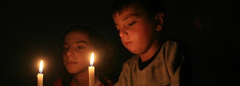 انقطاع خطي كهرباء رئيسيين عن غزة