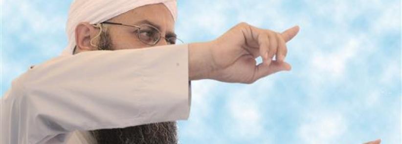 الشيخ أحمد الأسير يسرح ويمرح في صيدا.. حليق الذقن وطويل الشعر