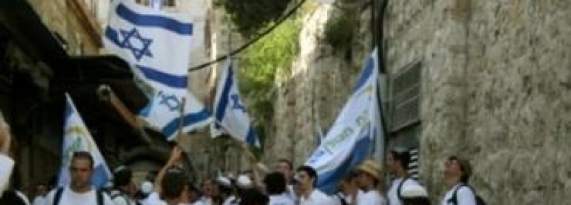 مستوطنون يتظاهرون ضد الفلسطينيين بالخليل