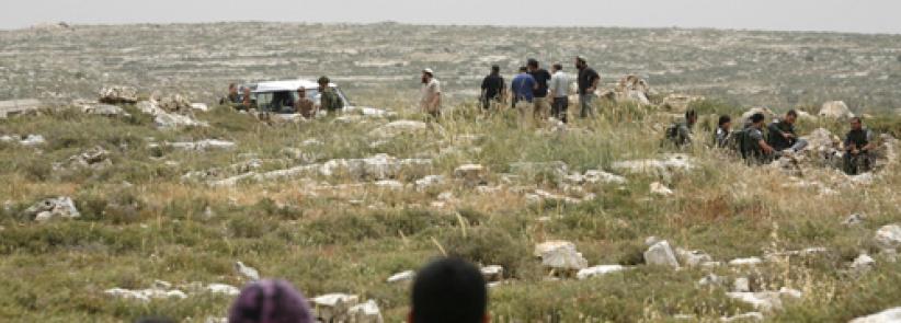 قوات الاحتلال تغلق الطريق في خلة النحلة جنوب بيت لحم