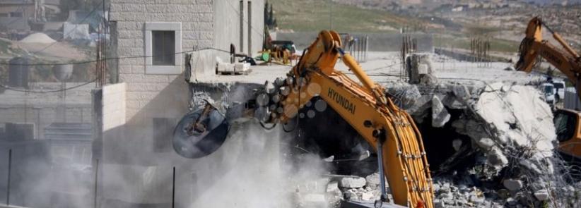 الاحتلال يهدم متاجر في سلوان