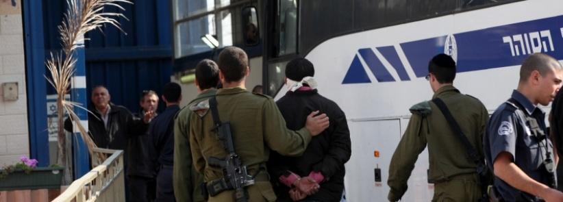 الاحتلال يماطل بالسماح بزيارة أسرى مضربين ومعزولين