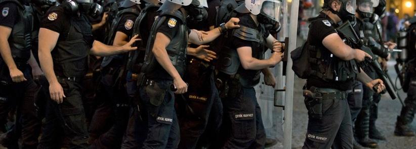 الشرطة التركية تعتقل المئات في حملة واسعة ضد 