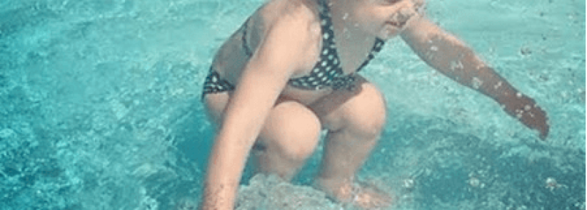 السر خلف صورة لطفلة حيرة أكثر من ” 2.4 ” مليون شخص في العالم