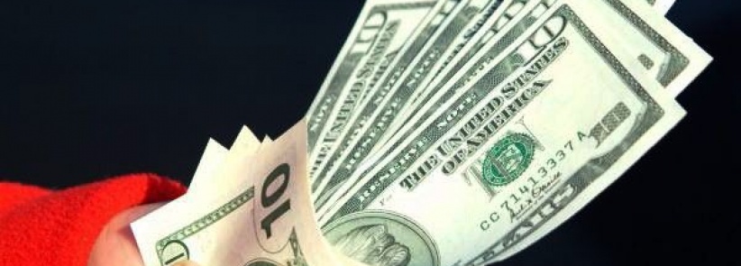 الدولار يعود للهبوط