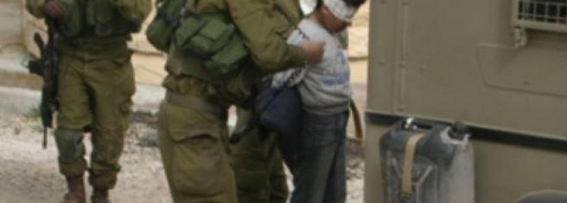 الاحتلال يعتقل طفلًا مقدسياً بدعوى القاء الحجارة على مركباته