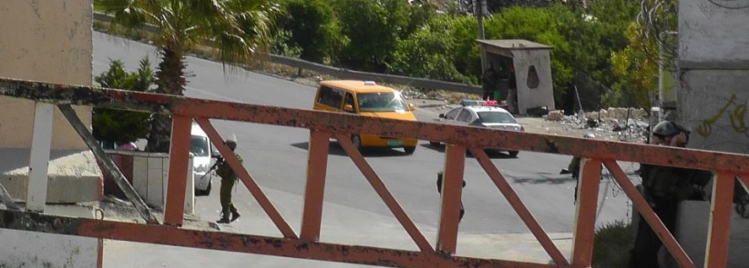 الإحتلال ينصب حاجزاً ويدقق في بطاقات المواطنين جنوب طوباس