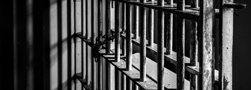 ثلاثة أسرى يتعرضون للضرب والتنكيل خلال اعتقالهم