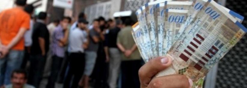 صرف رواتب موظفي غزة الخميس