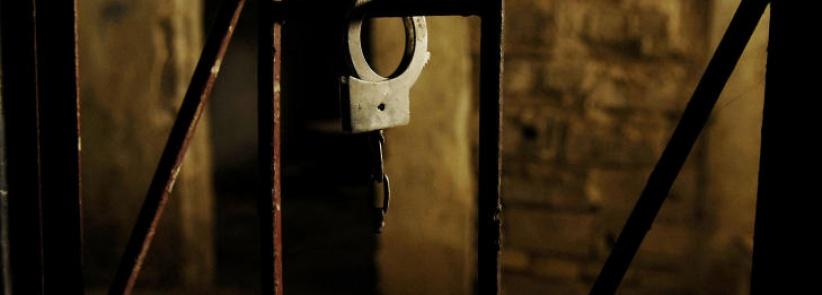 محكمة الإحتلال المركزية تقرر السماح للأسير الطحان بزيارة نجله المريض