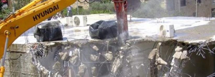 الاحتلال يشرع بهدم مساكن في مسافر يطا جنوب الخليل